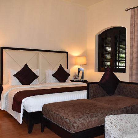 Ramada Plaza By Wyndham Karachi Airport Hotel Exterior foto A bedroom at the resort