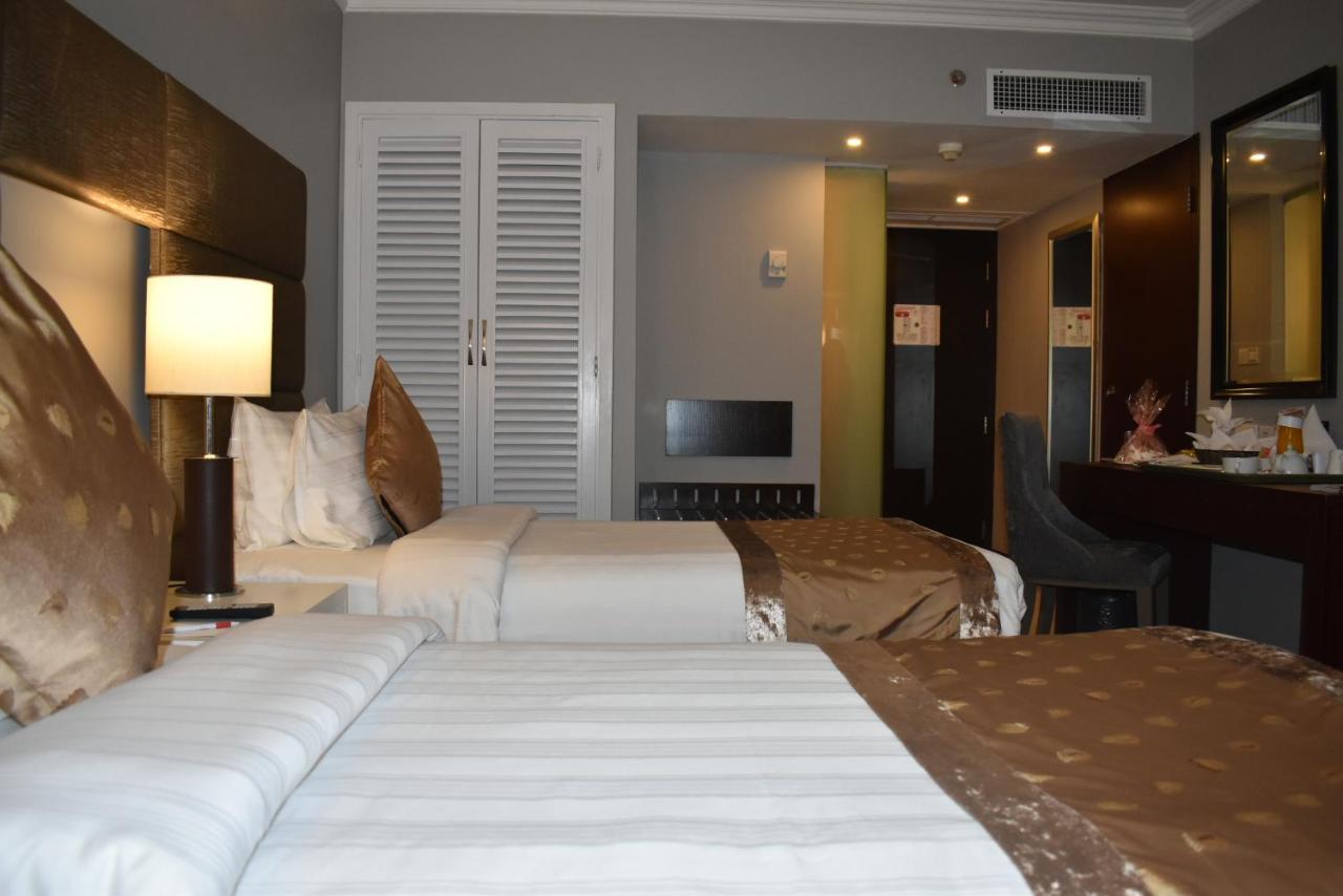 Ramada Plaza By Wyndham Karachi Airport Hotel Exterior foto A room at the hotel