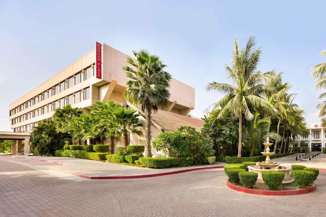 Ramada Plaza By Wyndham Karachi Airport Hotel Exterior foto The hotel in 2012