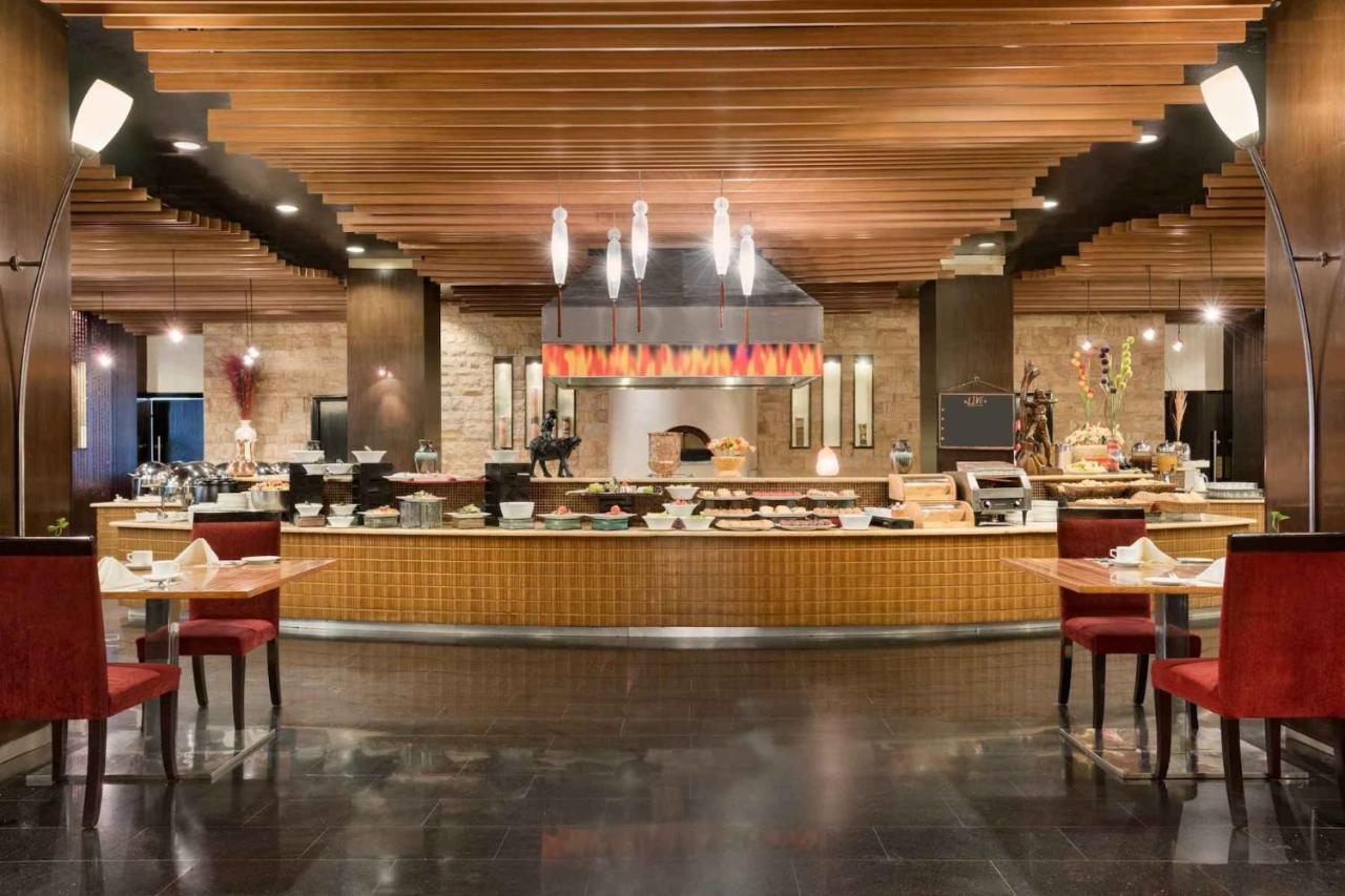 Ramada Plaza By Wyndham Karachi Airport Hotel Exterior foto The restaurant