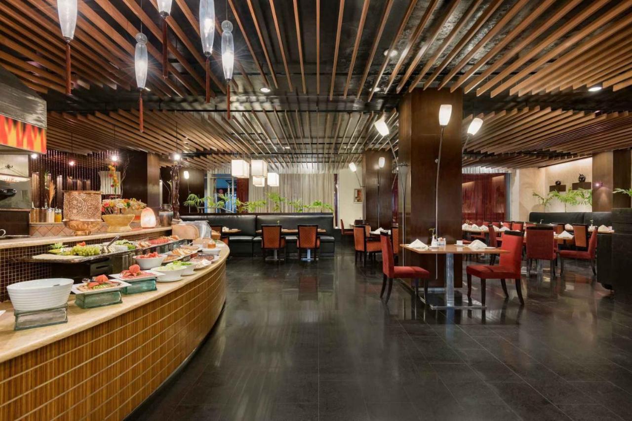 Ramada Plaza By Wyndham Karachi Airport Hotel Exterior foto The restaurant